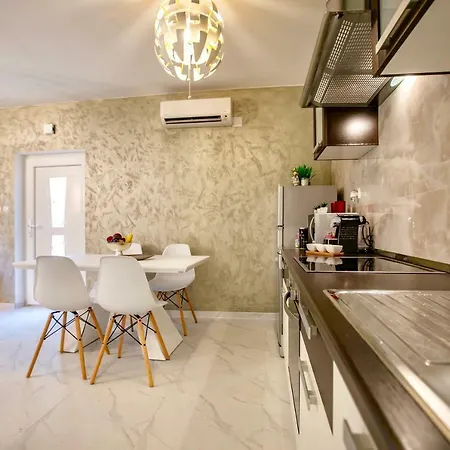 Ena Apartment *