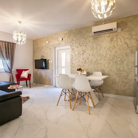 Ena Apartment Split